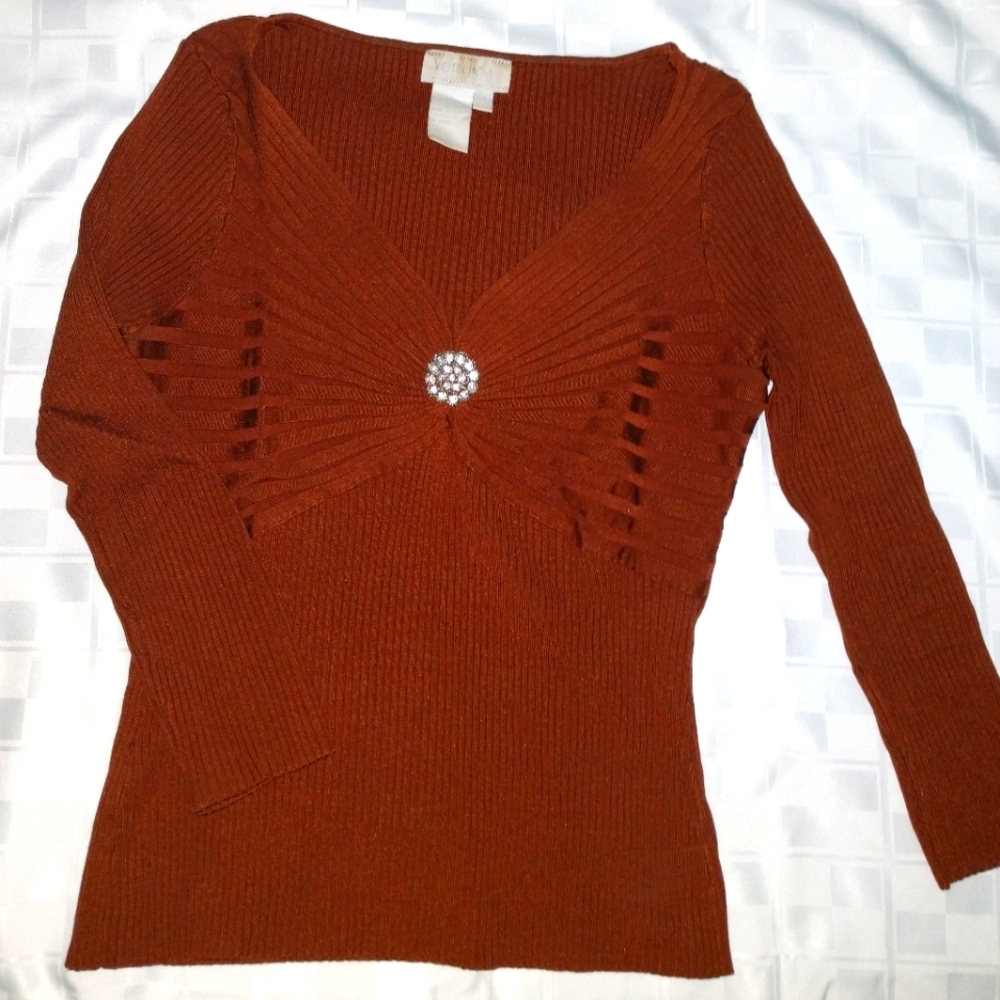 Beautiful Shape Flattering Cognac colored Sweater with Rhinestone Accent Pin